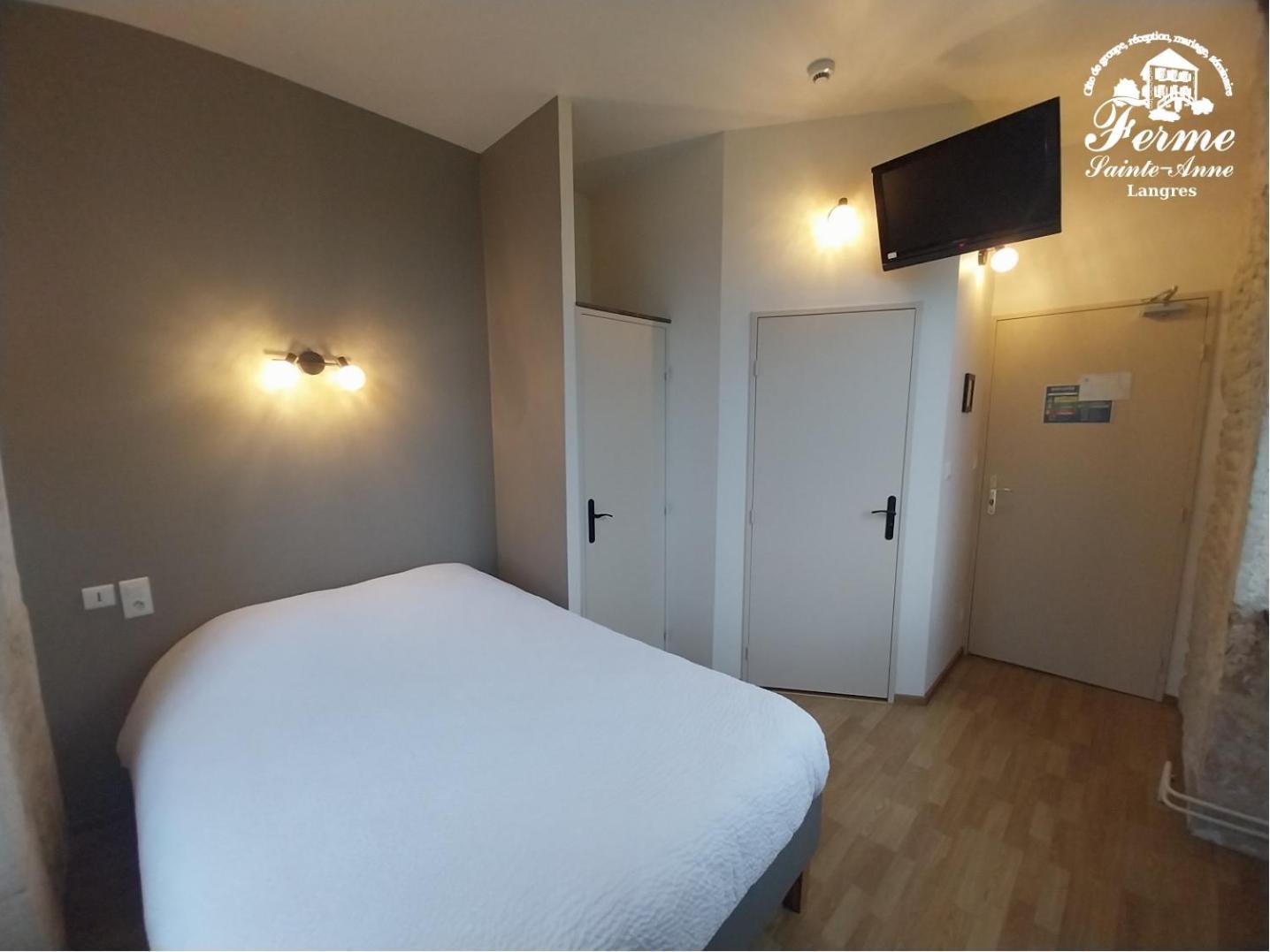 Hotel Domaine Ferme Sainte Anne Langres Exterior foto